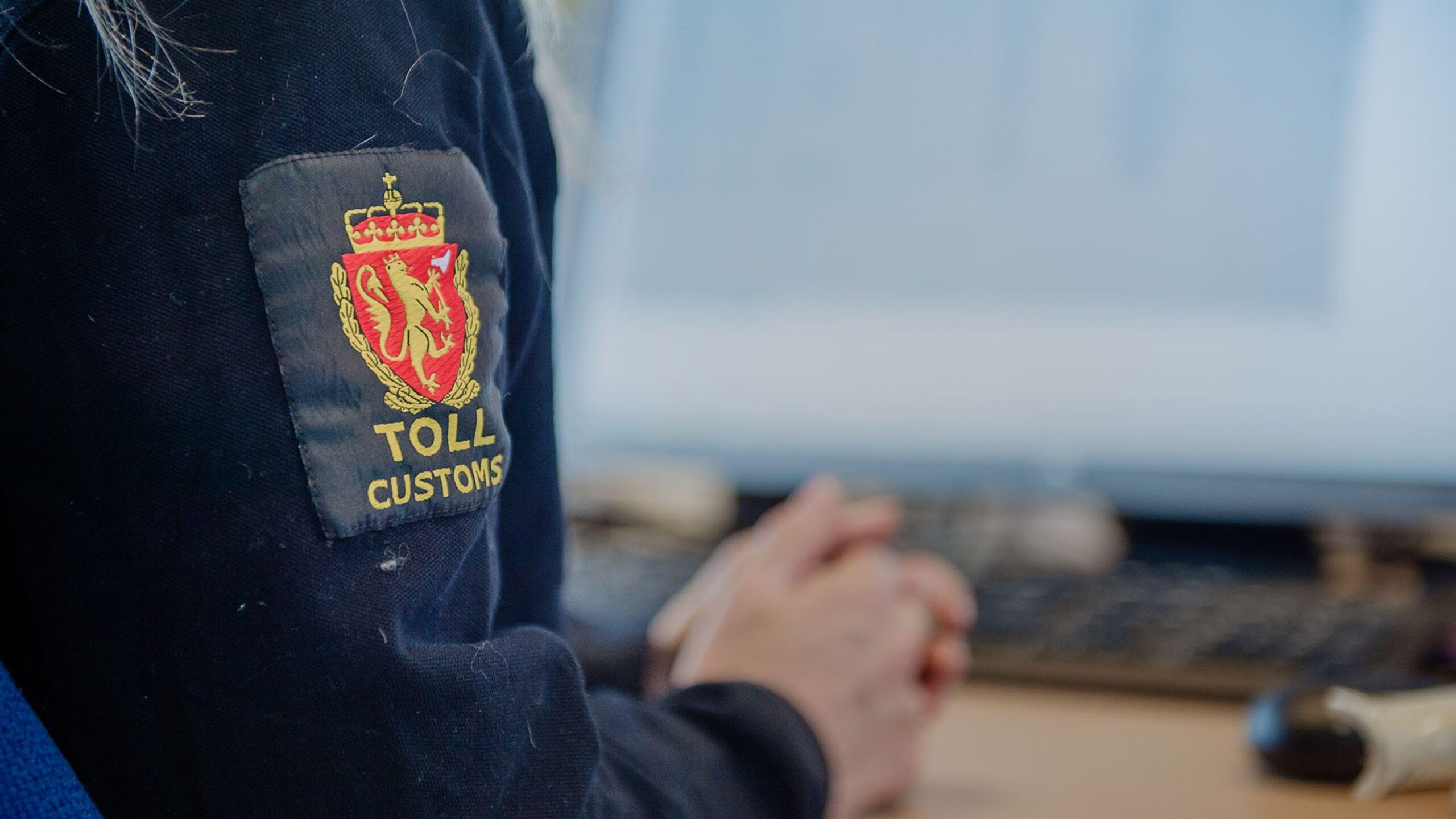 Importing into Spain vs. Norwegian customs: officer reviewing digital import records